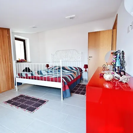 Cherry House מינטורנו